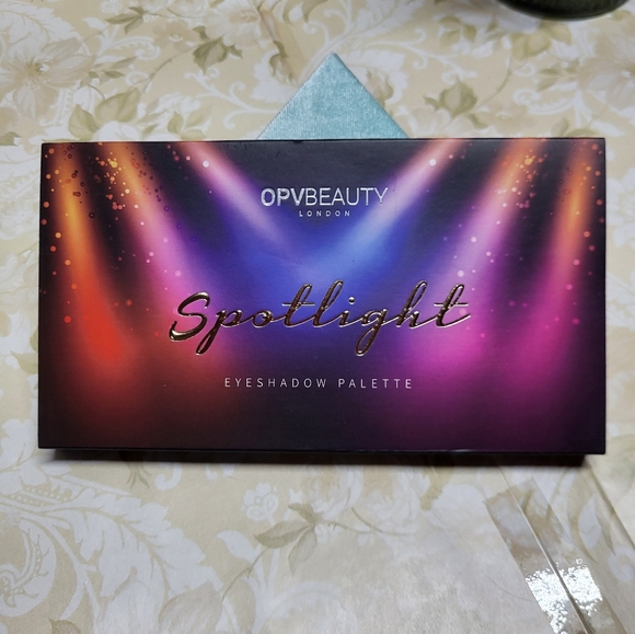 Illuminati X Isa & OPV Beauty Spotlight Palettes - Picture 10 of 16